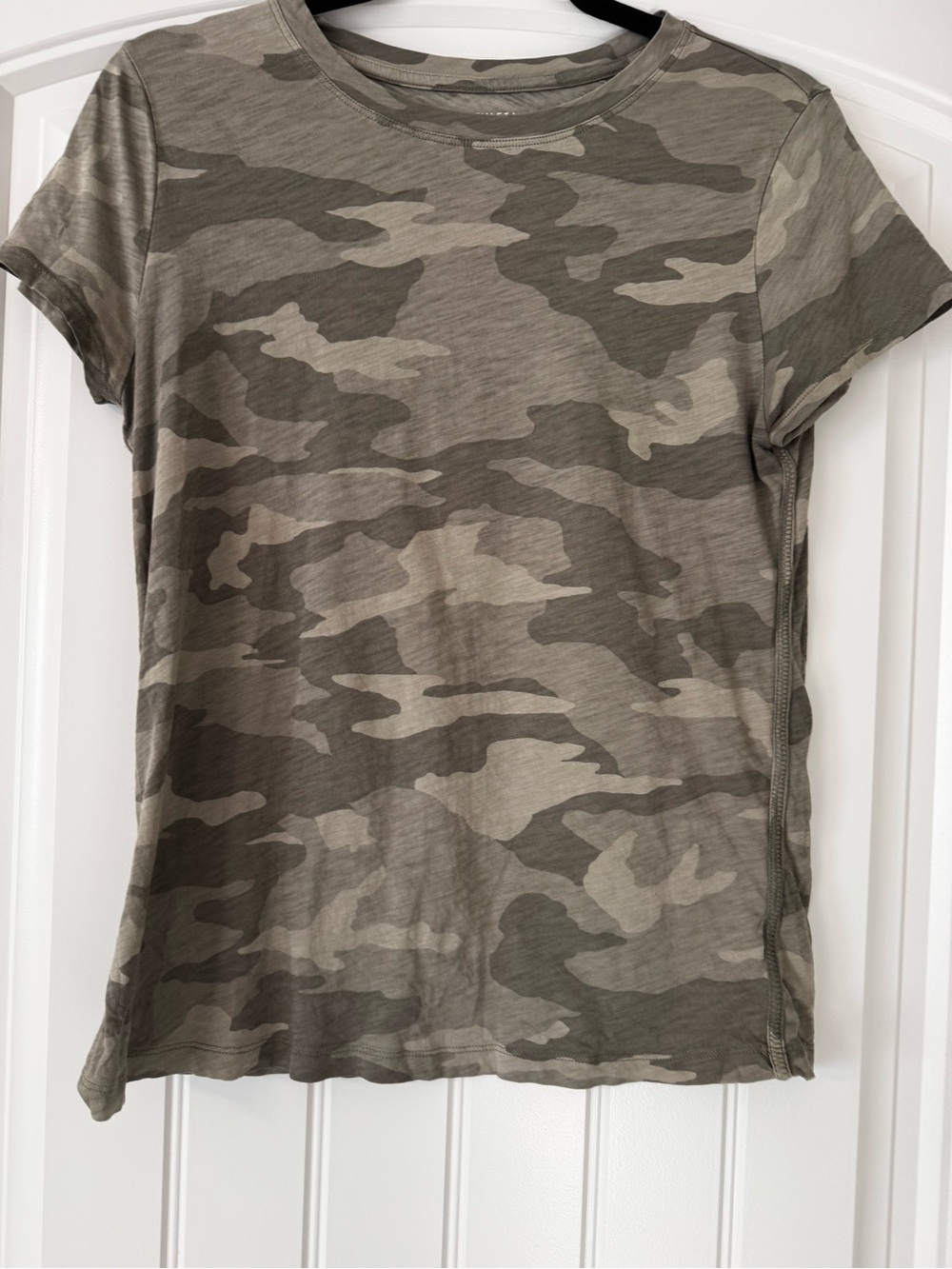Athleta Women’s Medium Camo T Shirt Olive Green Short Sleeve 100% Cotton